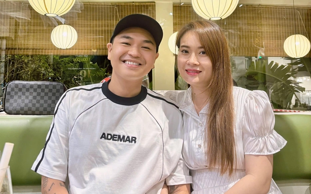 Nam ca sĩ lấy mẹ đơn thân hơn 8 tuổi có 2 con riêng: "Ở ngoài đó để anh ráng, chỉ cần em ở nhà"