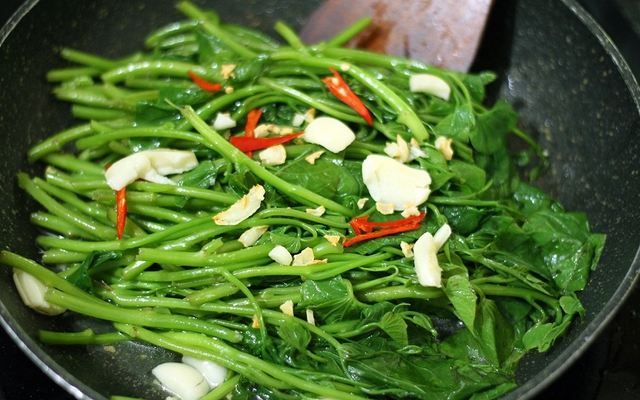 Bất ngờ với loại rau có thể ngăn chặn sự phát triển của tế bào ung thư: Mọc đầy ở Việt Nam