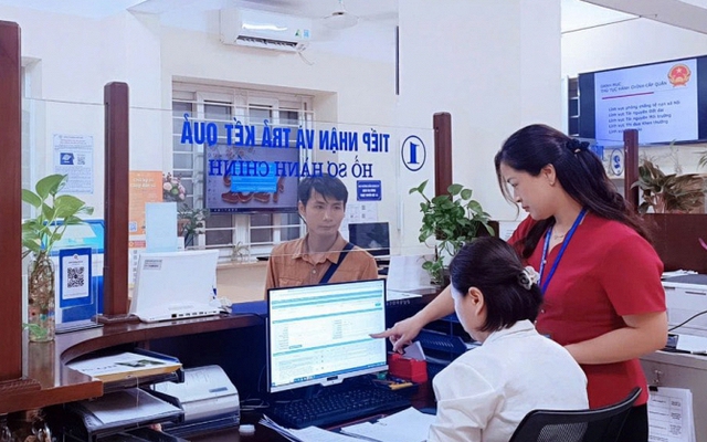 Từ 1/9/2026: Người dân đến cơ quan nhà nước được dùng điện thoại chụp tài liệu khi yêu cầu cung cấp thông tin