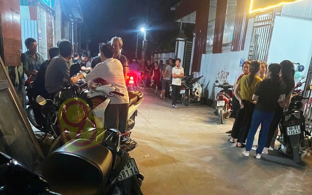 Gỡ diều mắc vào lưới điện cao thế, hai học sinh thương vong