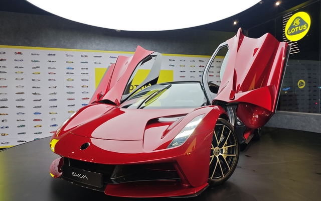 Cận cảnh siêu xe điện Lotus Evija giá hơn 100 tỷ đồng tại Việt Nam