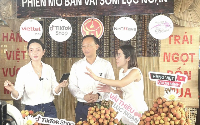 Phó Chủ tịch tỉnh Bắc Ninh livestream bán vải, chốt hơn 31 tấn đơn hàng