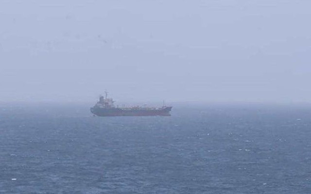 Mỹ lên tàu dầu Iran kiểm tra, eo biển Hormuz nóng rực