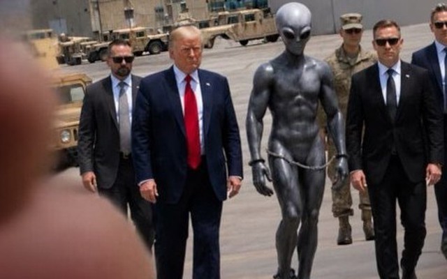 Sau hồ sơ UFO của Bộ Chiến tranh Mỹ, ông Trump bất ngờ đăng ảnh “người ngoài hành tinh”: Thực hư ra sao?