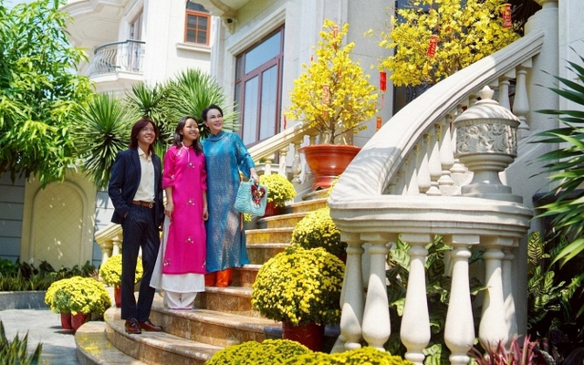 Cặp đôi showbiz ở biệt thự 300 tỷ: View đắc địa nhìn thẳng sông, có hồ bơi riêng, góc nào cũng đẹp như resort