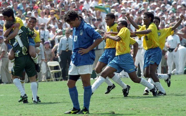 World Cup trên đất Mỹ: Trái bóng lên "thiên đàng" & nỗi đau nhân hai cho Italia