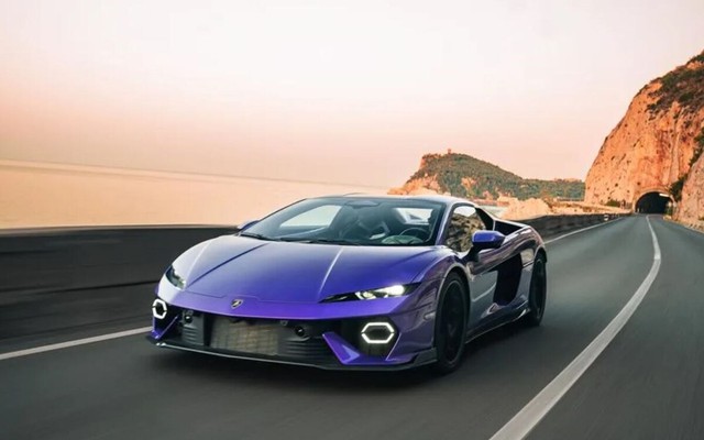 CEO Lamborghini: Siêu xe điện chưa thể thay thế cảm xúc của động cơ xăng