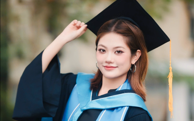 Thủ khoa Đại học Kinh tế Quốc dân xinh đẹp tốt nghiệp sớm với GPA tuyệt đối