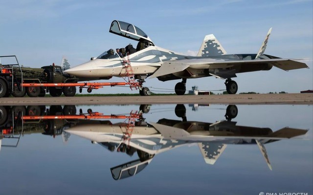 Lại nóng sức mạnh Su-57D