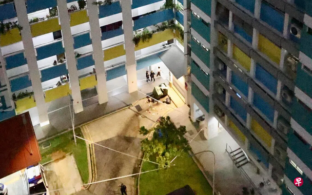 Đâm bạn gái tử vong, thanh niên nhảy xuống từ tầng 18, người thân đến hiện trường nghe tin rồi ngất xỉu