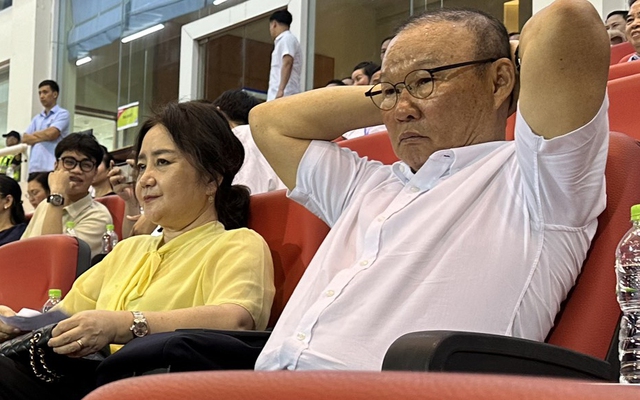 Sếp CLB Thái Lan: "Thuyết phục vợ ông Park là khó nhất"