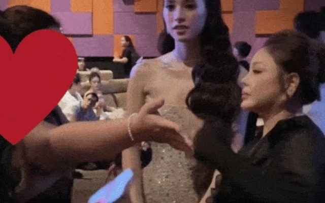 Nữ nghệ sĩ U60 là "bà hoàng phim trăm tỷ" bị 1 nhân viên mời ra khỏi rạp: "Tôi cảm thấy rất buồn"