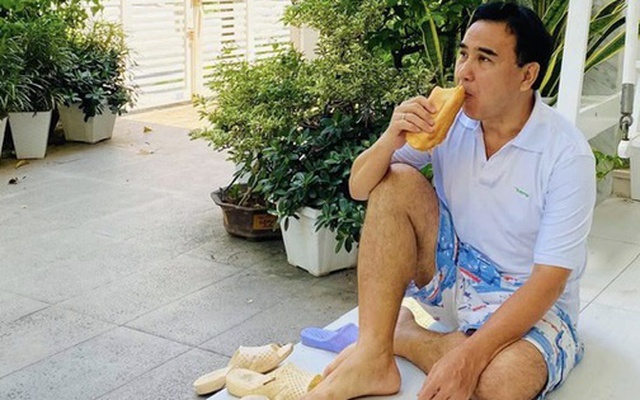 Quyền Linh nói thẳng: "Đến đôi dép tôi đi cũng bị soi"