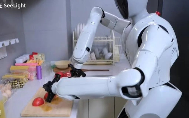 Chỉ cần nhìn robot Trung Quốc "rán quả trứng" này thôi là tất cả chúng ta có thể thở phào nhẹ nhõm