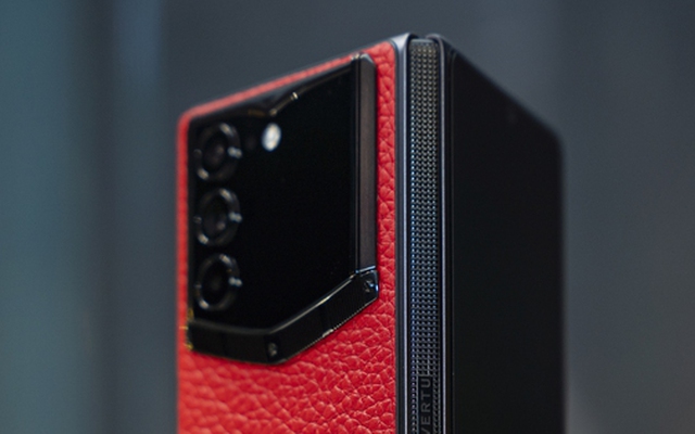 Sắp lộ diện đại gia Việt đầu tiên mua smartphone "quý tộc" giá 219 triệu đồng!