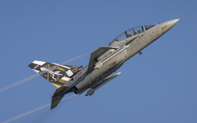 'Anh em song sinh' của Yak-130 sẽ huấn luyện phi công tiêm kích F-35 cho NATO