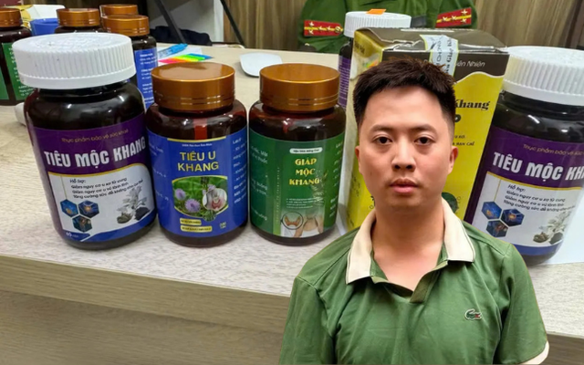 Khám xét các địa điểm trong đường dây “Bác sỹ Vĩnh” chữa u xơ, bắt Trần Văn Hiến SN 1997 và 12 nhân viên
