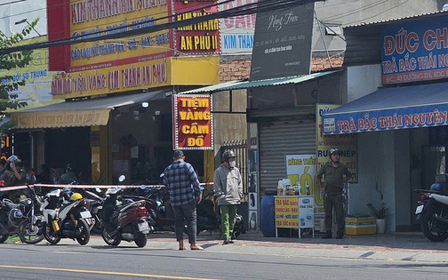 Cướp tiệm vàng ở TPHCM, camera ghi lại cảnh dùng búa gây án: Bắt giữ 6 nghi phạm
