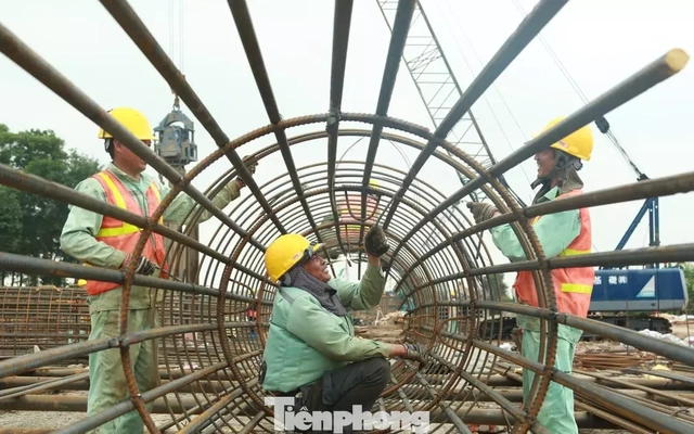Thi công xuyên lễ tại 4 dự án cầu bắc qua Sông Hồng