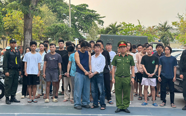 Người nổi tiếng và cái giá của những phút buông thả