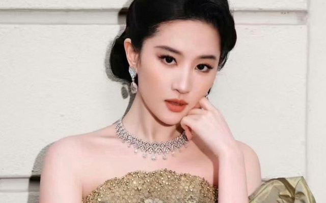 Lưu Diệc Phi dạy cho Triệu Lộ Tư, Bạch Lộc một bài học