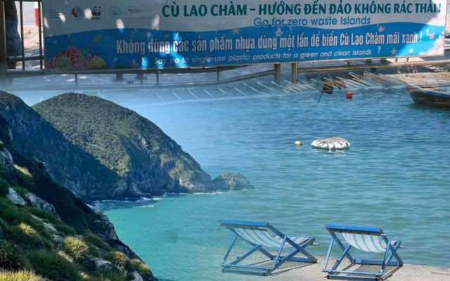 Chuyện lạ ở hòn đảo cách Hội An 20 phút: Cầm túi nilon liền bị người dân nhắc nhở, kiên trì suốt 17 năm để giữ nước trong vắt!