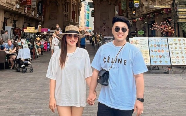 Cuộc sống viên mãn của nam ca sĩ Việt lấy mẹ đơn thân có 3 con riêng, đưa hết sổ đỏ, nhẫn, tiền mặt