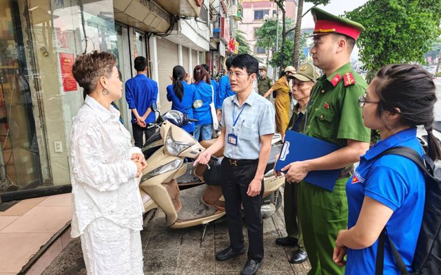 Hà Nội quyết liệt "đòi lại vỉa hè cho người đi bộ": Đường phố thông thoáng, hết cảnh lấn chiếm