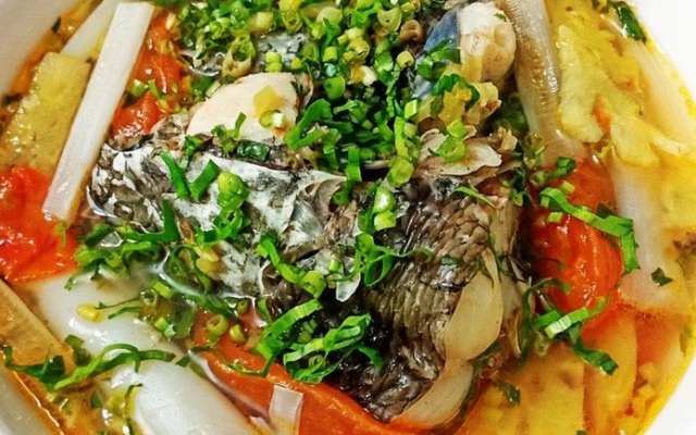 Nấu canh cá đừng chỉ dùng dứa và cà chua: Thêm một nhúm lá này vào, nước dùng thanh vị, khử sạch mùi tanh ngon hơn ngoài hàng