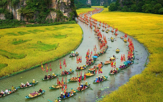 Ninh Bình đón lượng khách du lịch cao nhất trong dịp lễ Giỗ Tổ Hùng Vương và 30/4-1/5 nhưng nhưng 'quán quân' doanh thu lại thuộc về thành phố này
