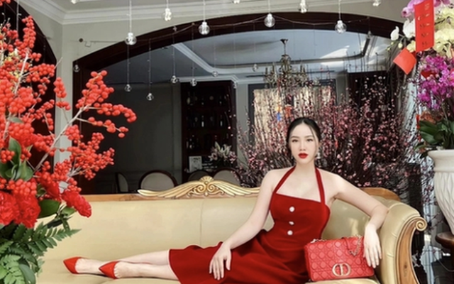 "Công chúa showbiz" lấy chồng giàu nứt vách hơn 10 tuổi: Ở biệt thự 2 mặt tiền hoành tráng, U40 vẫn là "em bé" của chồng