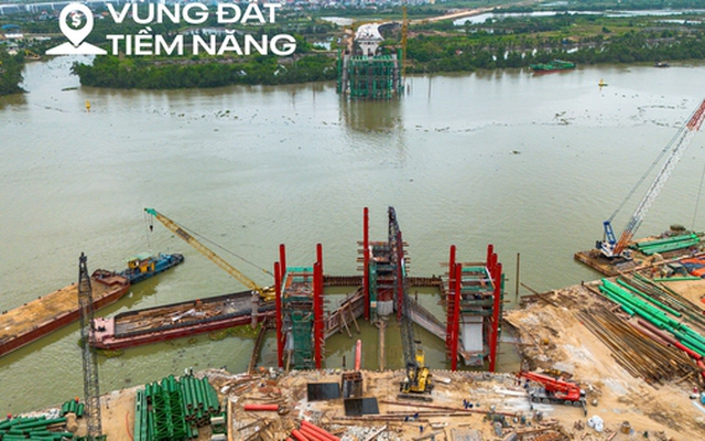 Toàn cảnh công trường cầu dây văng rộng nhất Hải Phòng: Tháp cao bằng tòa nhà 40 tầng, nằm sát vách dự án hơn 2 tỷ USD của Vingroup