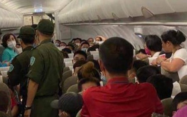Hành khách bị yêu cầu rời khỏi máy bay, phạt 8,5 triệu vì một hành động