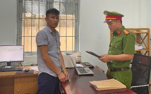 Thi hành lệnh bắt tạm giam 'cò đất' Trần Văn Sỹ SN 1992
