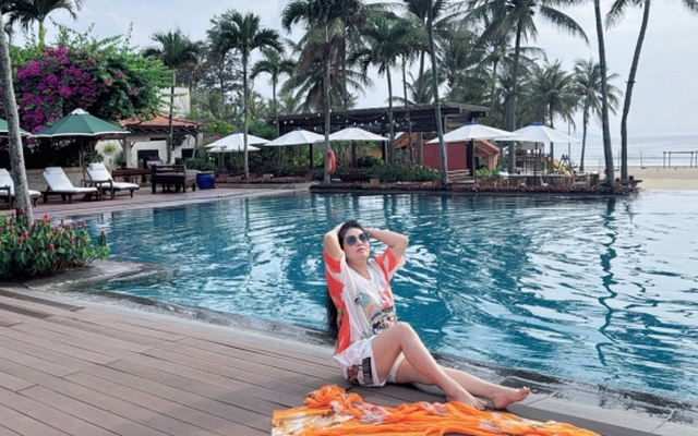 "Nữ hoàng nhạc đỏ" là mẹ đơn thân 4 con: "Em chỉ muốn để dành sự dịu dàng ấy cho riêng một người"