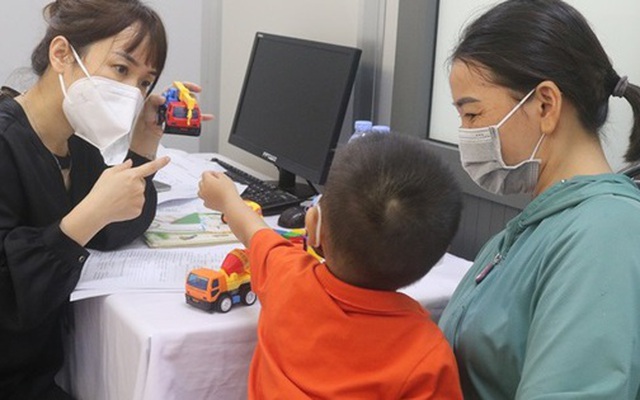 Trẻ dưới 6 tuổi được khám sức khỏe hằng năm, có tầm soát tự kỷ