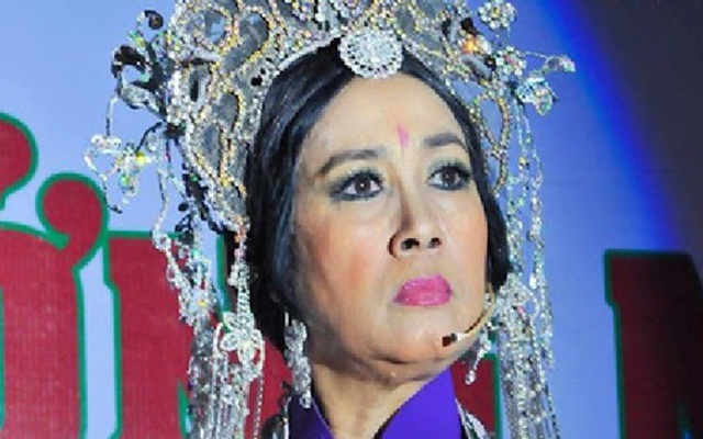 Nữ nghệ xin lỗi đồng nghiệp: "Chẳng thà tôi đi rửa chén, còn hát là phải hát cho đàng hoàng"