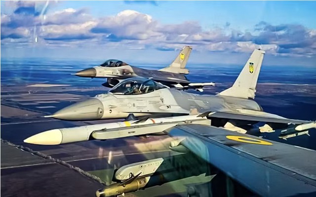 Tiêm kích NATO hộ tống UAV Ukraine đánh vào lãnh thổ Nga