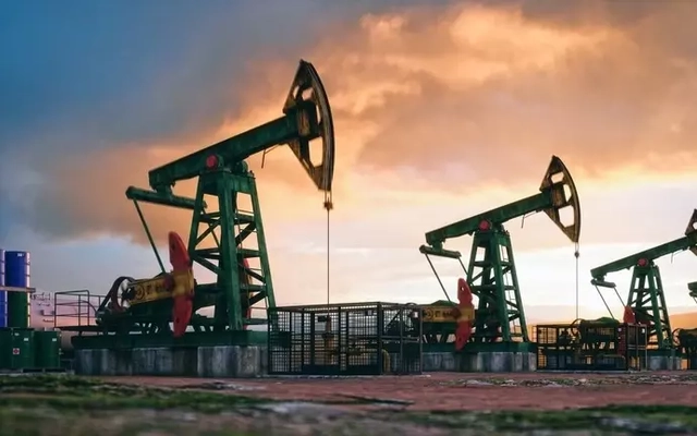 Bloomberg: Mỹ cân nhắc khoan dầu dưới các căn cứ quân sự