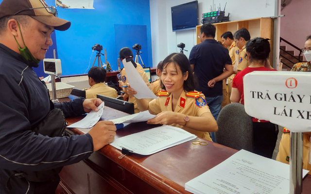 Cách đổi bằng lái xe ô tô, xe máy tại nhà mới nhất năm 2026