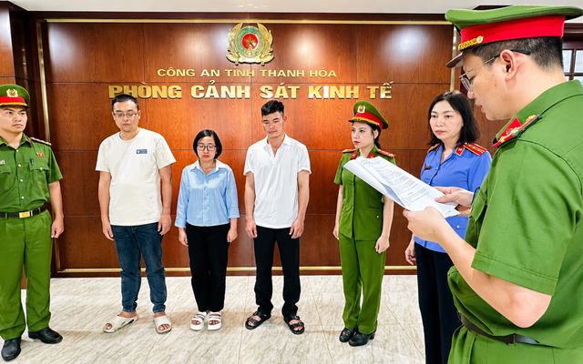 Ra quyết định khởi tố bị can, khám xét chỗ ở, nơi làm việc của quản lý Hà Thị Thục Huyền SN 1995
