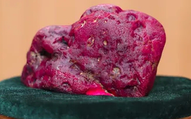 Phát hiện viên ruby khổng lồ 11.000 carat, chính phủ, quân đội 1 quốc gia Đông Nam Á lập tức trực tiếp kiểm tra