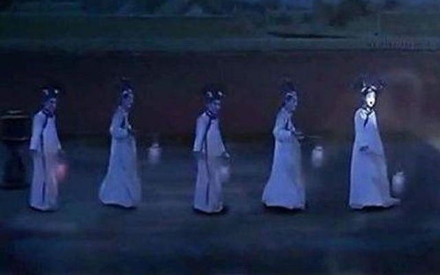 Năm 1992, "bóng cung nữ" hiện trên bức tường Cố Cung, chuyên gia kết luận: Không do sấm sét hay hóa chất!