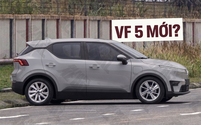 Dàn xe lạ giống VinFast VF 5 mới tiếp tục lộ diện: Đầu góc cạnh, cánh gió dài thể thao hơn, mâm lớn như VF 6