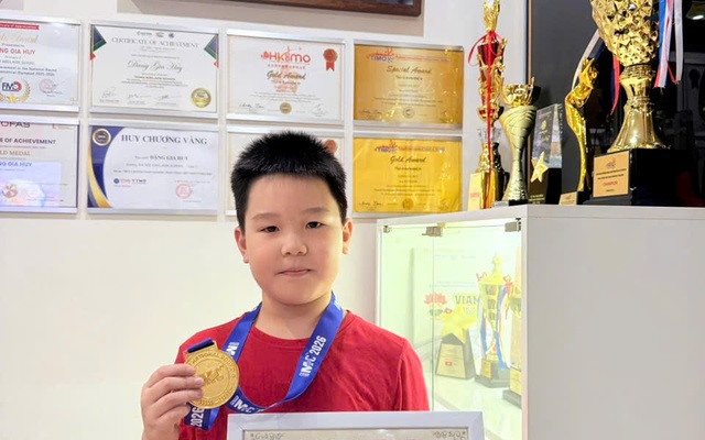 Choáng với thành tích dày đặc từ MẦM NON đến lớp 1 của cậu bé ở Hà Nội: Gia đình không ép học, con đi thi như đi chơi!