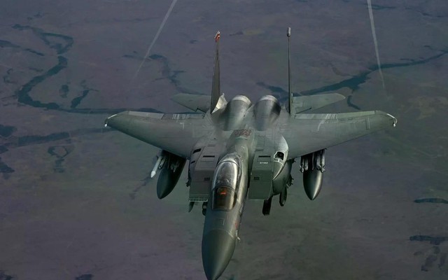 Tiêm kích F-15E bị bắn rơi tại Iran do trúng tên lửa vác vai của Trung Quốc?