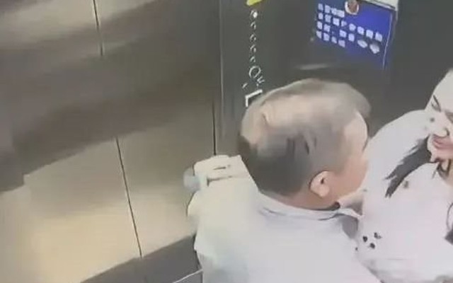 Bê bối tình ái chấn động: Chủ tịch tập đoàn công nghệ lộ clip thân mật với nữ influencer, ngay lập tức vốn hoá công ty bay 7,5 tỷ USD