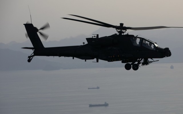 Tổng thống Trump xác nhận trực thăng Apache gặp nạn gần eo biển Hormuz