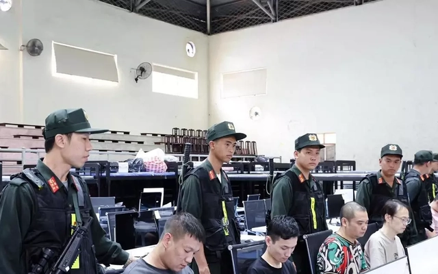 Bóc gỡ từ ổ nhóm lừa đảo công nghệ cao xuyên quốc gia