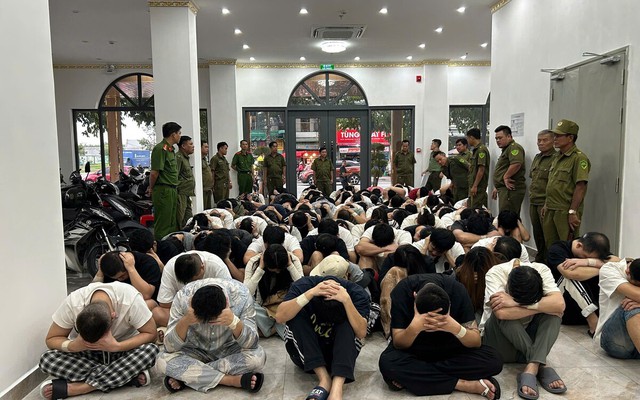 Đột kích khách sạn, bắt 83 người Trung Quốc lập 'đại bản doanh' lừa đảo